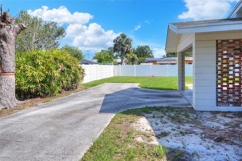 合同活跃: $220,000 (2 贝兹, 2 浴室, 1832 平方英尺)