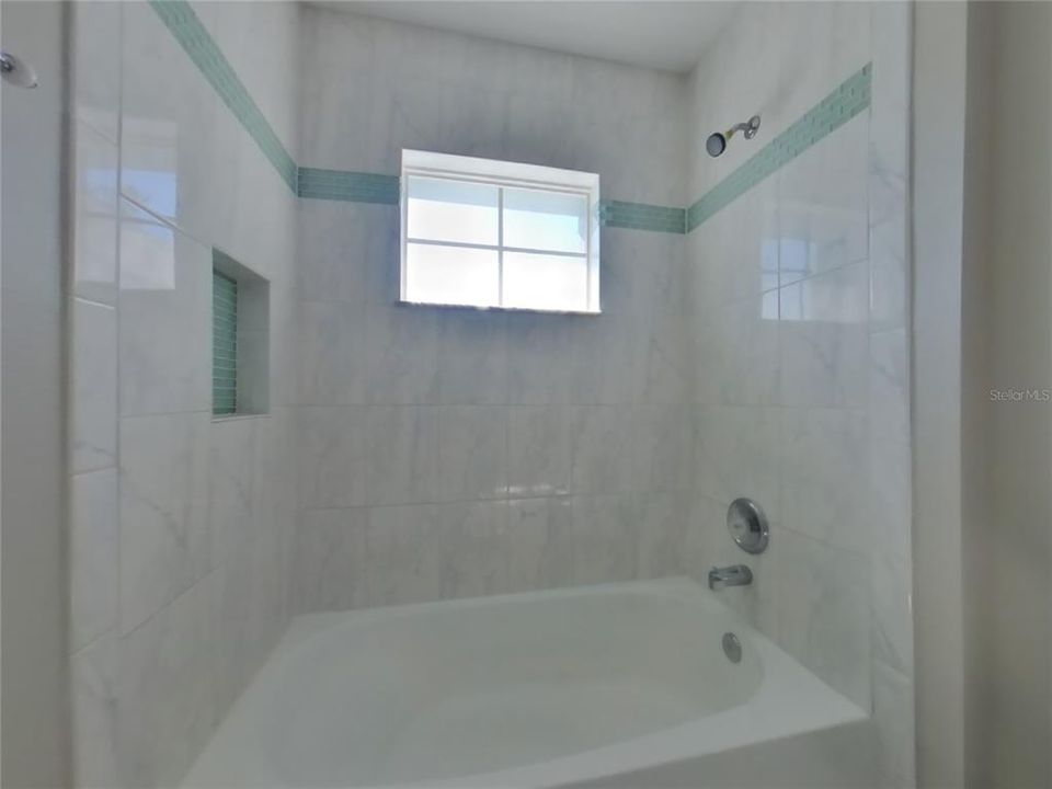 For Rent: $3,379 (4 beds, 3 baths, 2572 Square Feet)