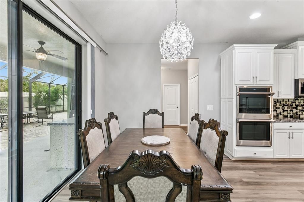 Activo con contrato: $700,000 (5 camas, 4 baños, 5165 Pies cuadrados)
