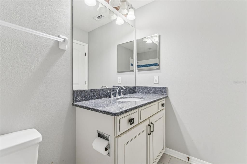 Activo con contrato: $700,000 (5 camas, 4 baños, 5165 Pies cuadrados)
