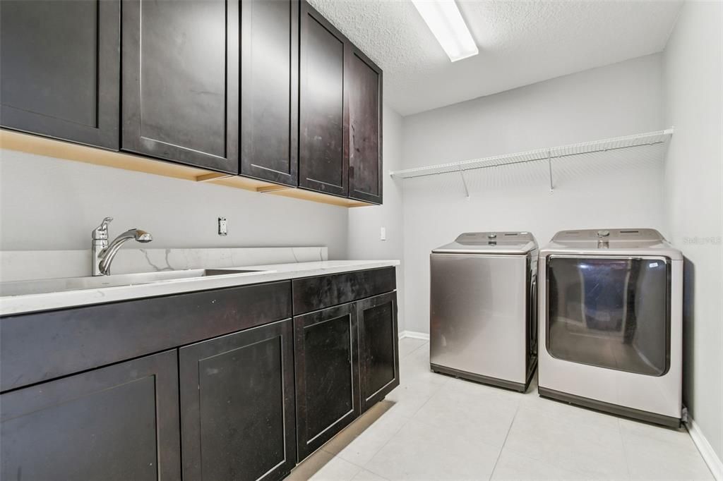 Activo con contrato: $700,000 (5 camas, 4 baños, 5165 Pies cuadrados)