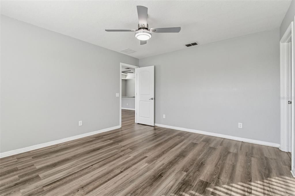 Activo con contrato: $700,000 (5 camas, 4 baños, 5165 Pies cuadrados)