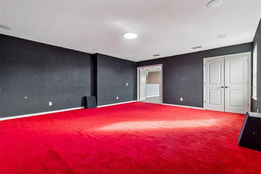 Activo con contrato: $700,000 (5 camas, 4 baños, 5165 Pies cuadrados)