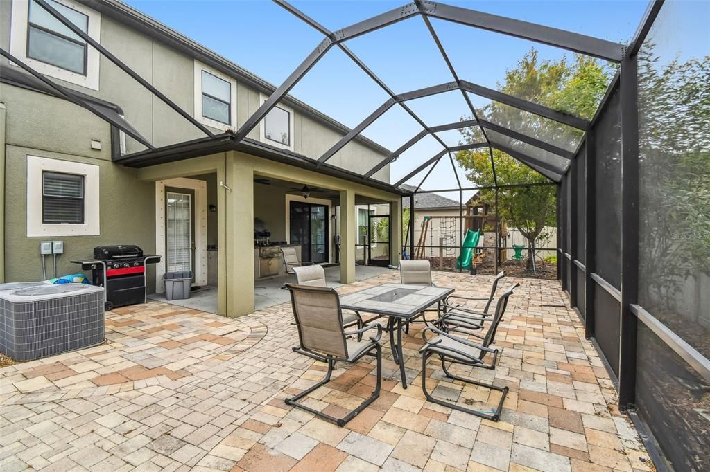 Activo con contrato: $700,000 (5 camas, 4 baños, 5165 Pies cuadrados)