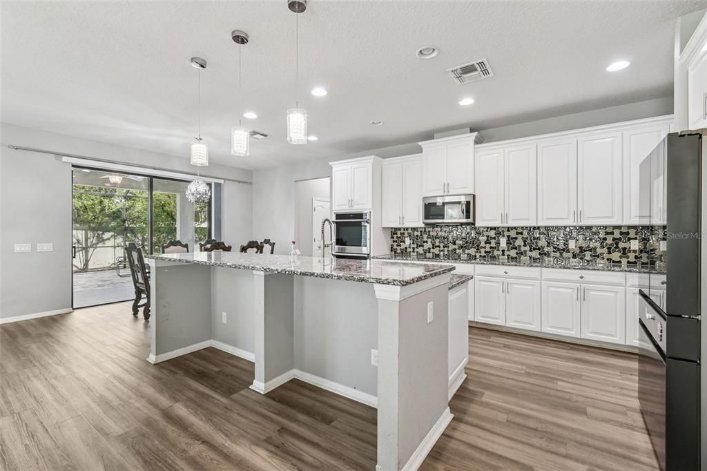 Activo con contrato: $700,000 (5 camas, 4 baños, 5165 Pies cuadrados)