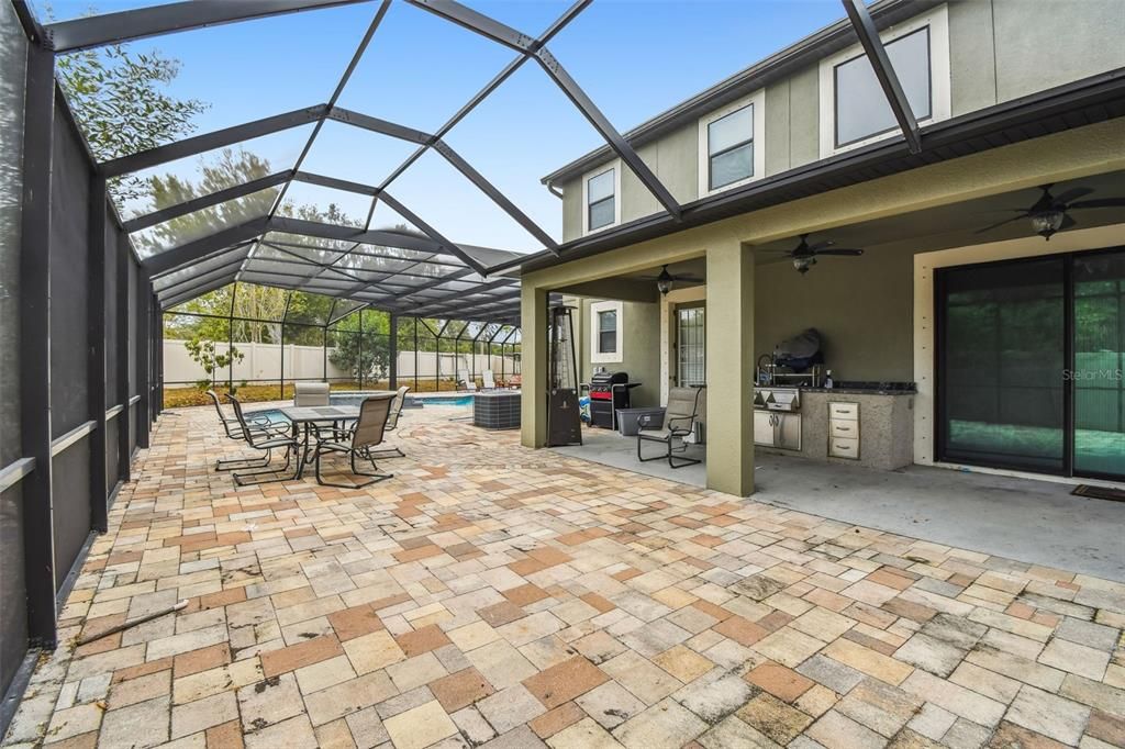 Activo con contrato: $700,000 (5 camas, 4 baños, 5165 Pies cuadrados)