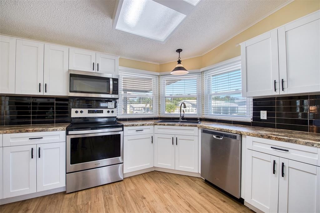 待售: $234,900 (2 贝兹, 2 浴室, 1402 平方英尺)