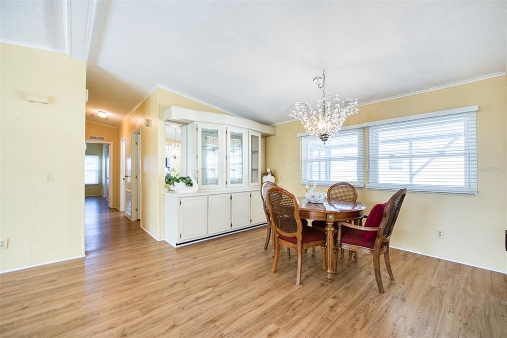 待售: $234,900 (2 贝兹, 2 浴室, 1402 平方英尺)