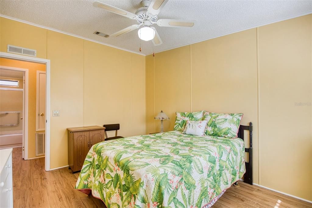 待售: $234,900 (2 贝兹, 2 浴室, 1402 平方英尺)