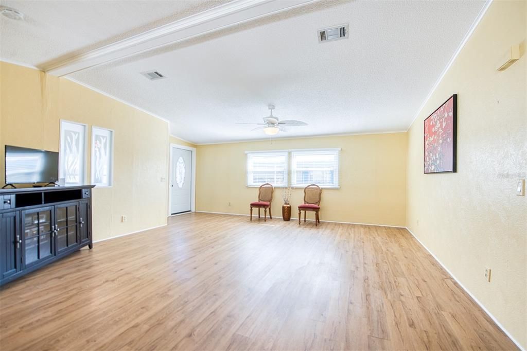 待售: $234,900 (2 贝兹, 2 浴室, 1402 平方英尺)