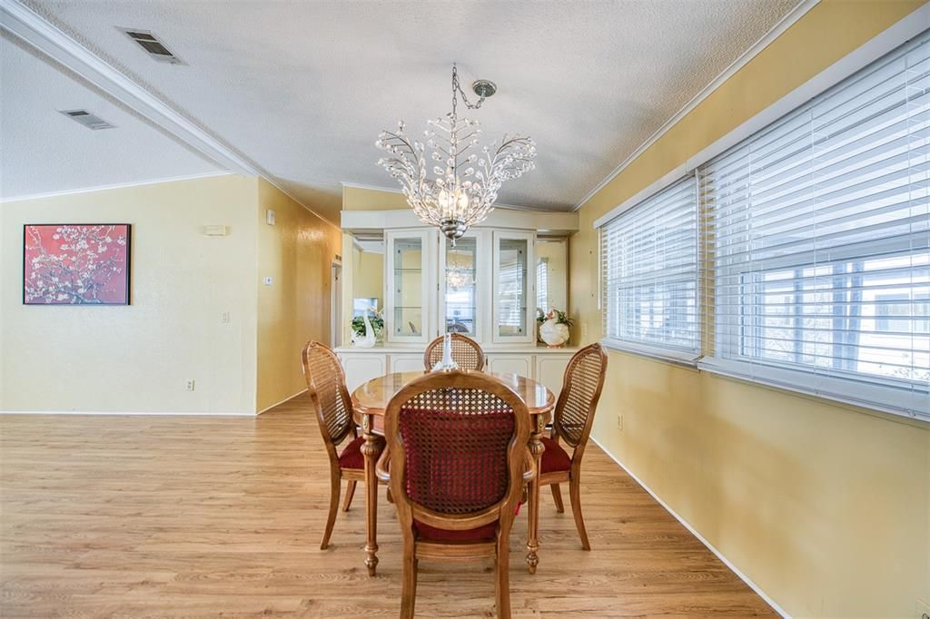 待售: $234,900 (2 贝兹, 2 浴室, 1402 平方英尺)