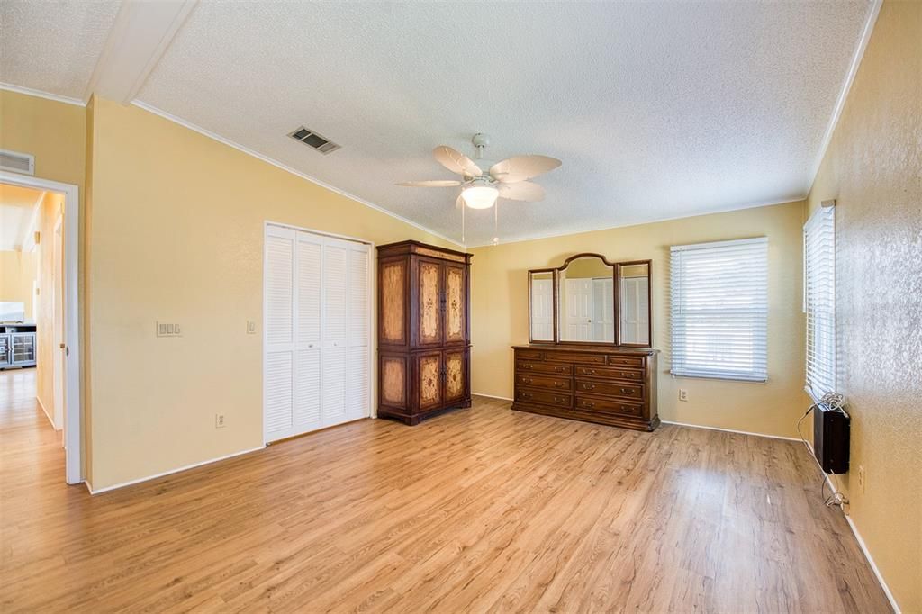 待售: $234,900 (2 贝兹, 2 浴室, 1402 平方英尺)