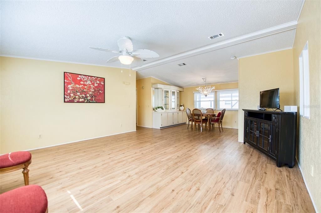 待售: $234,900 (2 贝兹, 2 浴室, 1402 平方英尺)