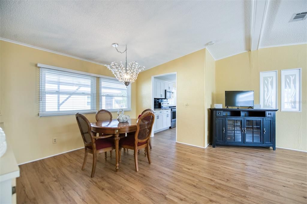 待售: $234,900 (2 贝兹, 2 浴室, 1402 平方英尺)