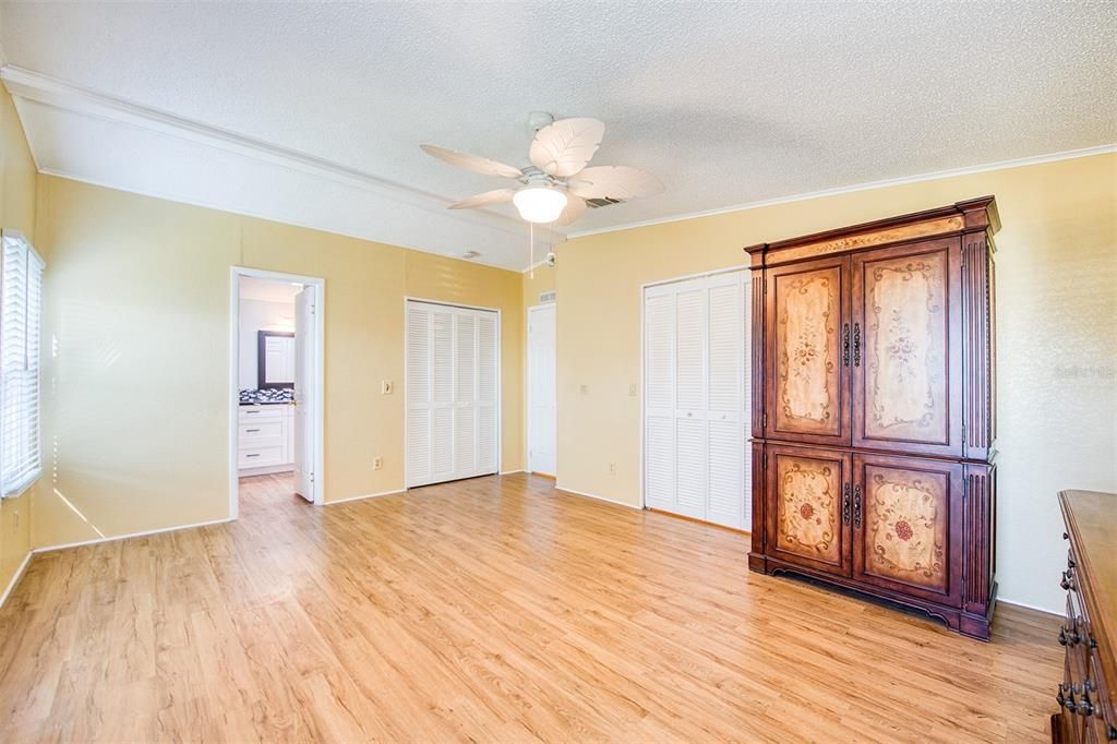 待售: $234,900 (2 贝兹, 2 浴室, 1402 平方英尺)