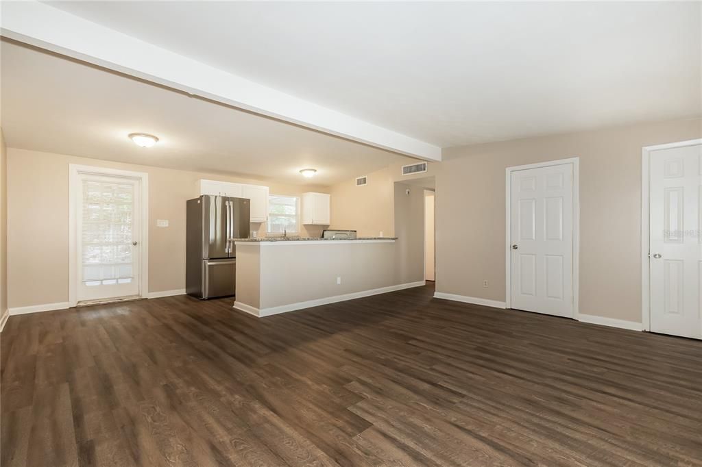 待售: $289,000 (3 贝兹, 2 浴室, 1264 平方英尺)