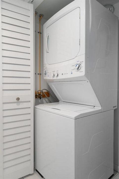 For Sale: $265,000 (2 beds, 2 baths, 1103 Square Feet)