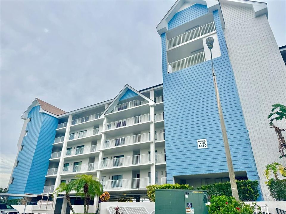 For Sale: $265,000 (2 beds, 2 baths, 1103 Square Feet)