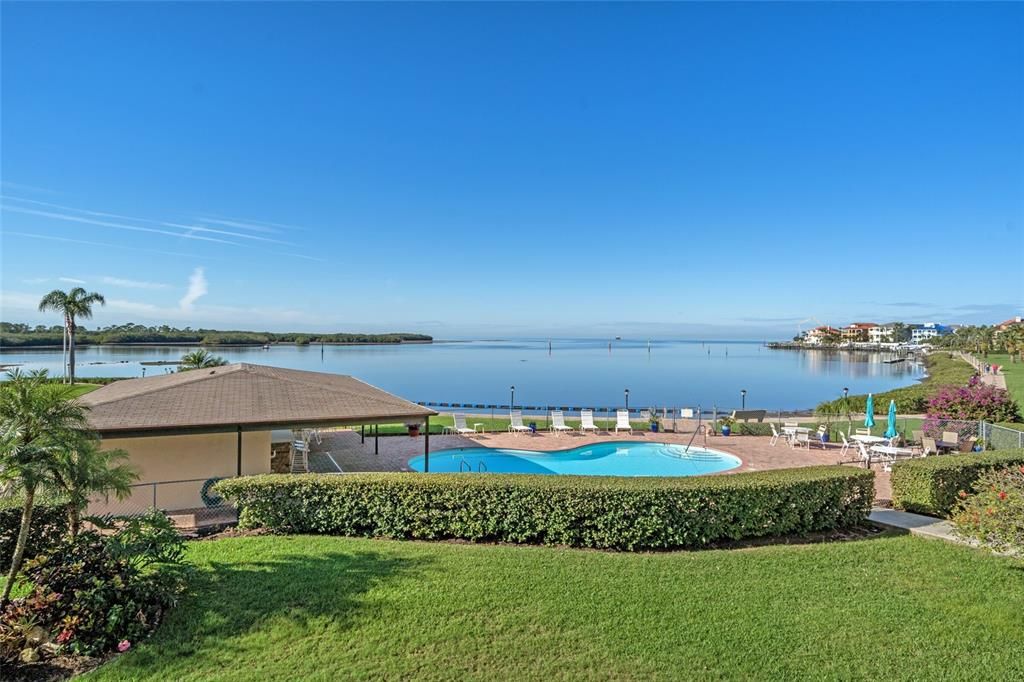 For Sale: $265,000 (2 beds, 2 baths, 1103 Square Feet)