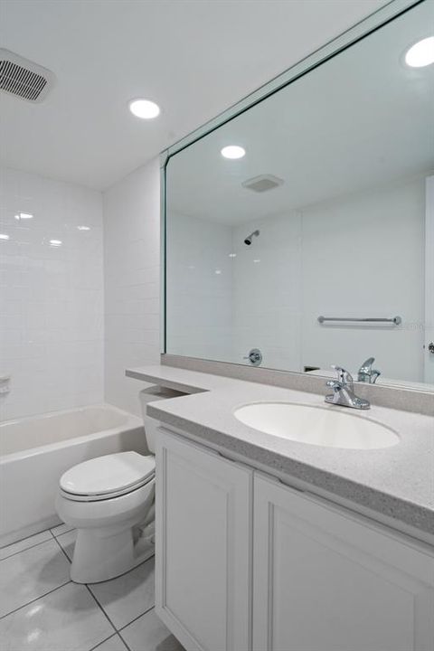 For Sale: $265,000 (2 beds, 2 baths, 1103 Square Feet)