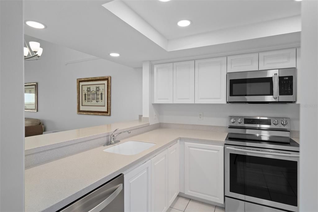 For Sale: $265,000 (2 beds, 2 baths, 1103 Square Feet)