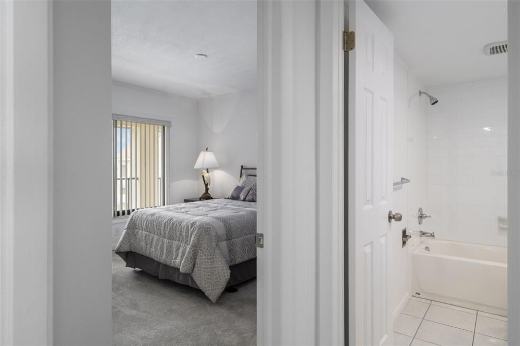 For Sale: $265,000 (2 beds, 2 baths, 1103 Square Feet)