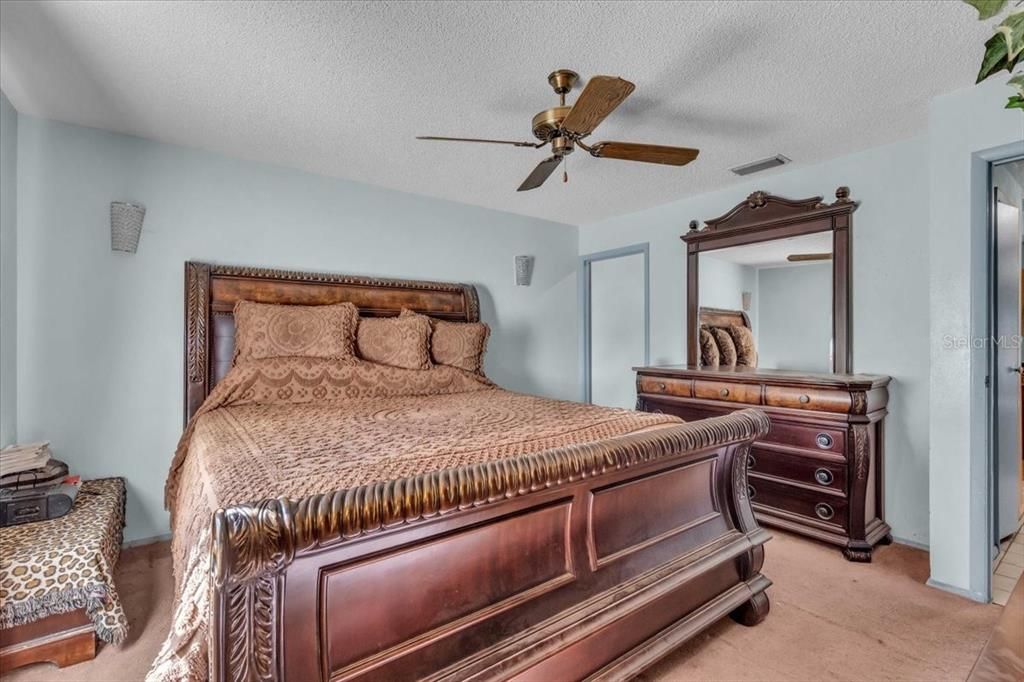 待售: $330,000 (3 贝兹, 2 浴室, 1385 平方英尺)