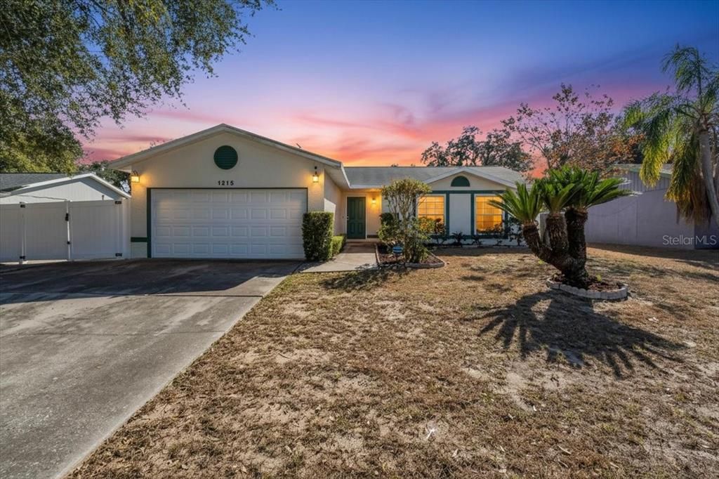 待售: $330,000 (3 贝兹, 2 浴室, 1385 平方英尺)