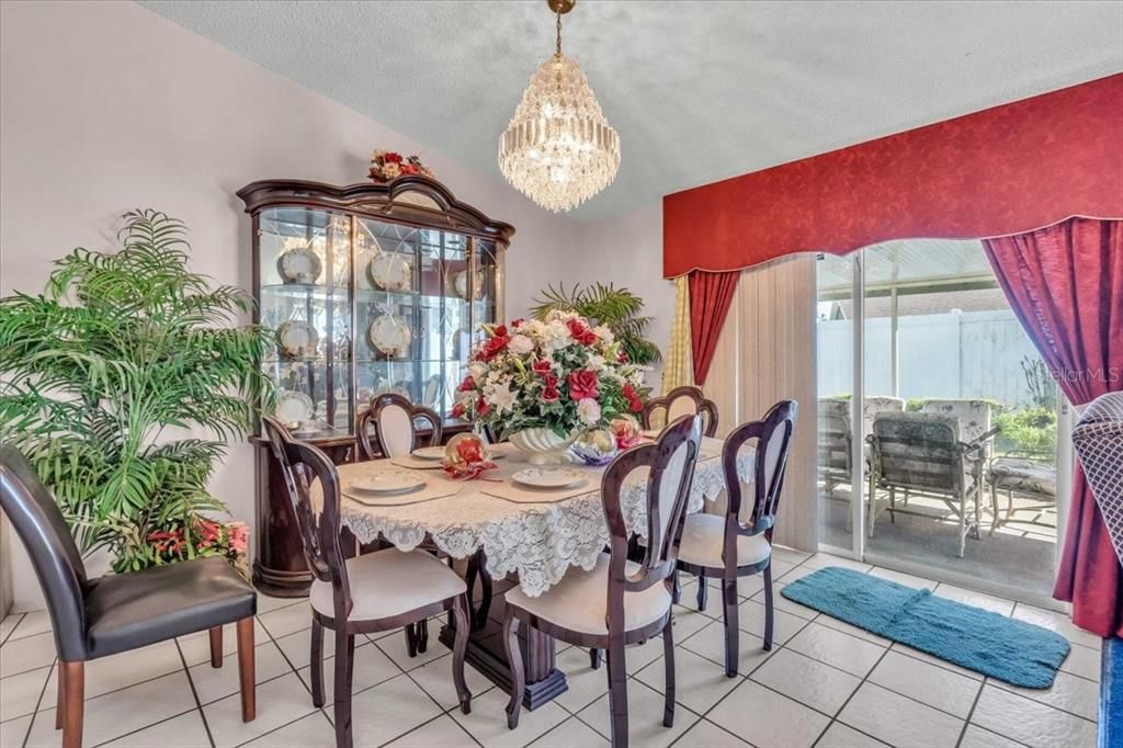 待售: $330,000 (3 贝兹, 2 浴室, 1385 平方英尺)