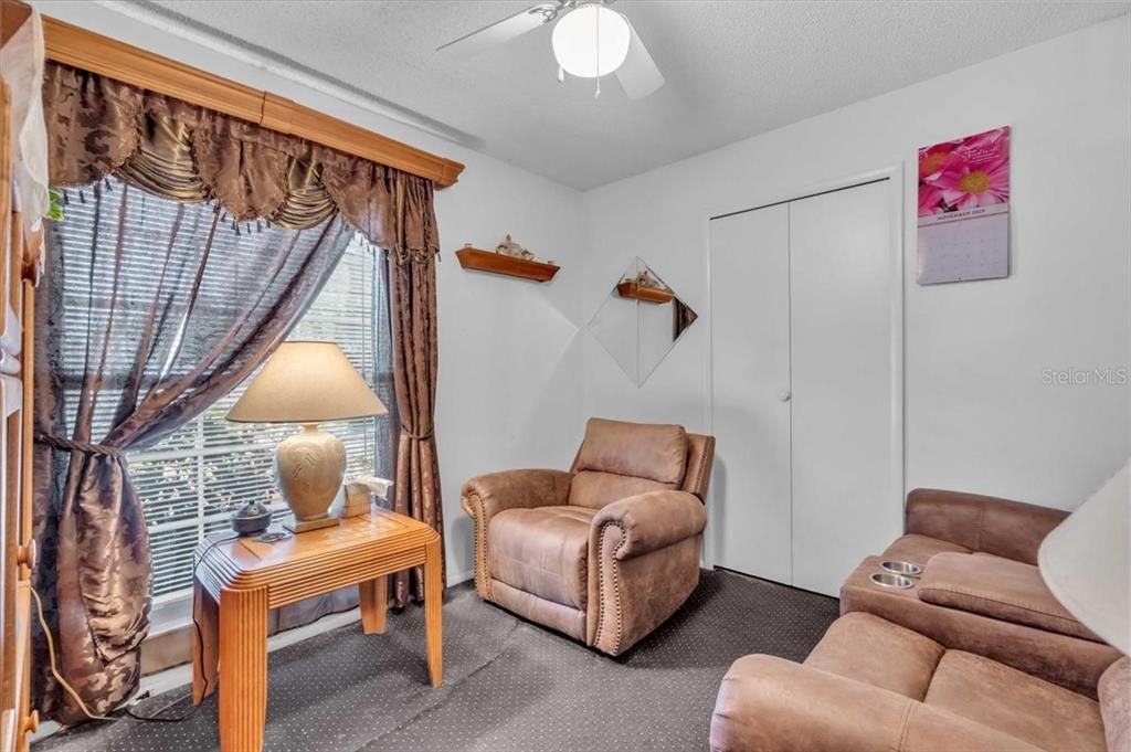 待售: $330,000 (3 贝兹, 2 浴室, 1385 平方英尺)