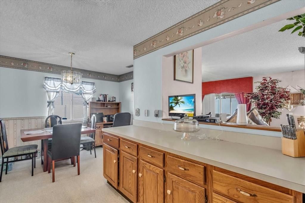 待售: $330,000 (3 贝兹, 2 浴室, 1385 平方英尺)