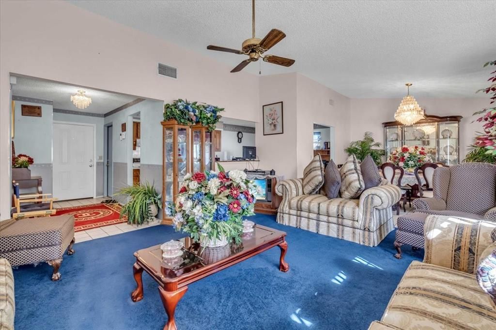 待售: $330,000 (3 贝兹, 2 浴室, 1385 平方英尺)