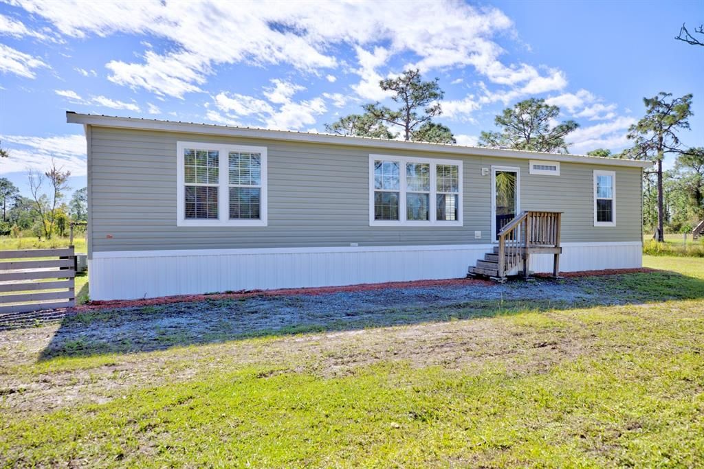 For Sale: $344,900 (2 beds, 2 baths, 1411 Square Feet)