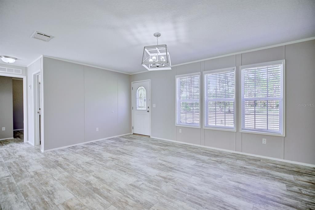 For Sale: $344,900 (2 beds, 2 baths, 1411 Square Feet)