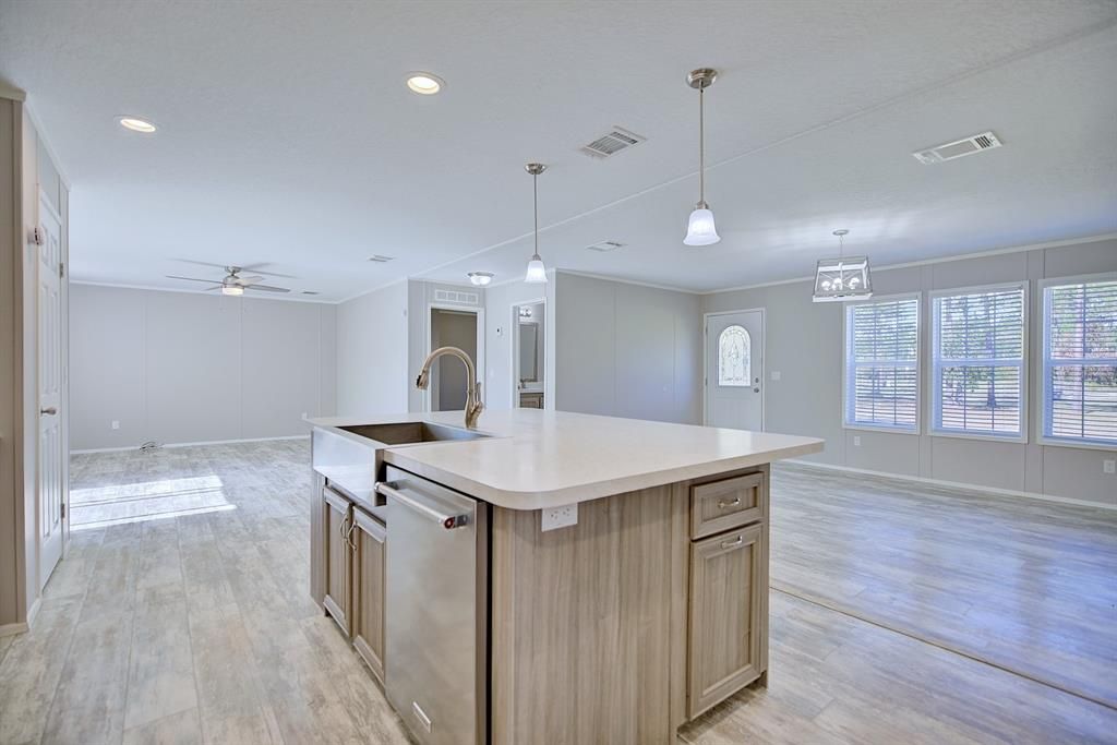 For Sale: $344,900 (2 beds, 2 baths, 1411 Square Feet)