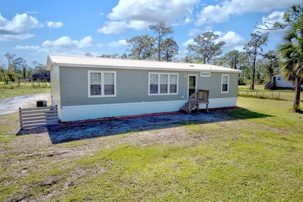 For Sale: $344,900 (2 beds, 2 baths, 1411 Square Feet)