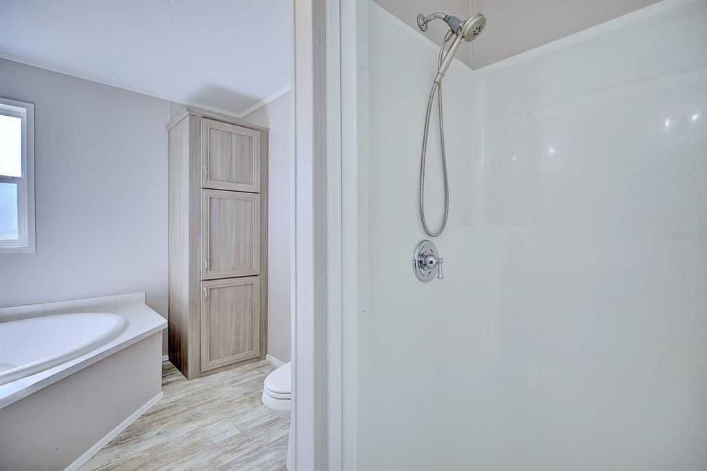 For Sale: $344,900 (2 beds, 2 baths, 1411 Square Feet)