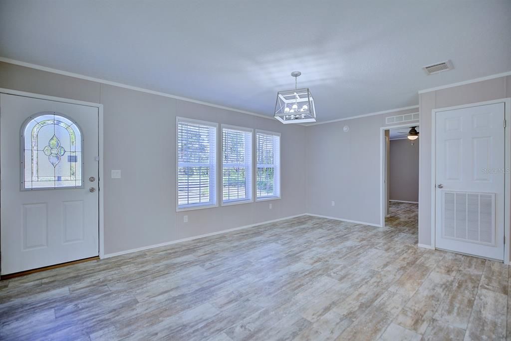 For Sale: $344,900 (2 beds, 2 baths, 1411 Square Feet)