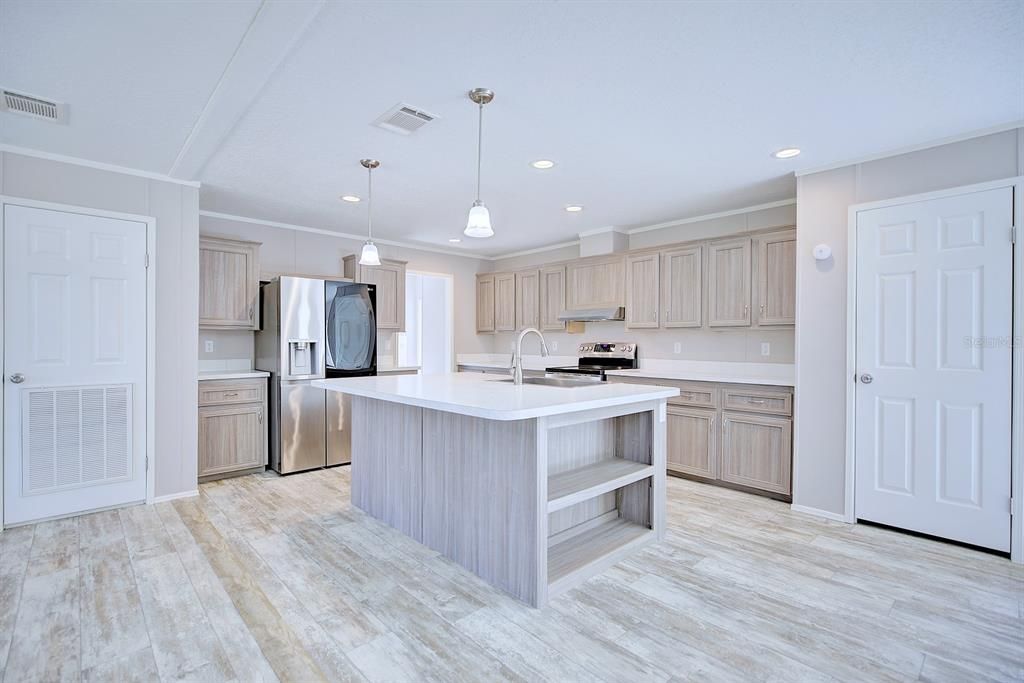 For Sale: $344,900 (2 beds, 2 baths, 1411 Square Feet)