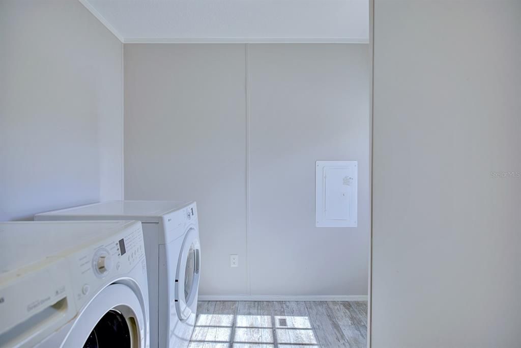 For Sale: $344,900 (2 beds, 2 baths, 1411 Square Feet)