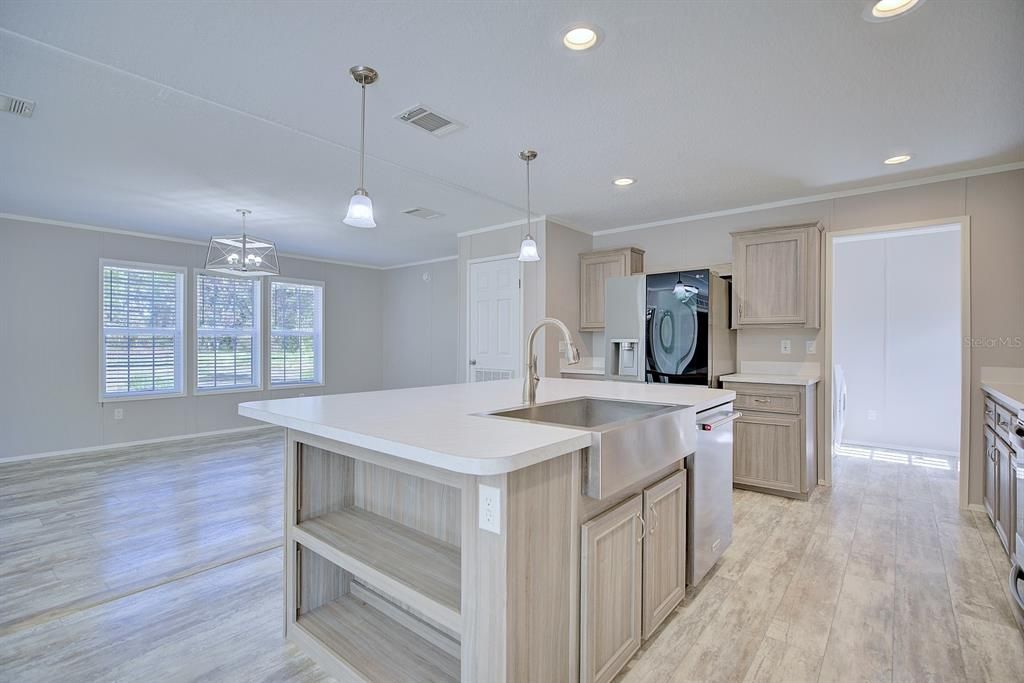 For Sale: $344,900 (2 beds, 2 baths, 1411 Square Feet)