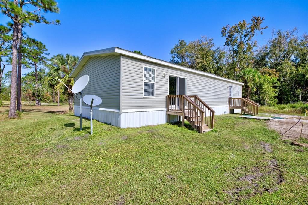 For Sale: $344,900 (2 beds, 2 baths, 1411 Square Feet)