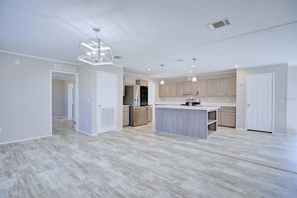 For Sale: $344,900 (2 beds, 2 baths, 1411 Square Feet)