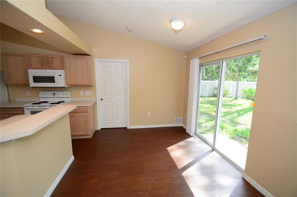 En Renta: $1,950 (3 camas, 2 baños, 1416 Pies cuadrados)