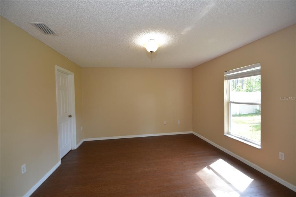 En Renta: $1,950 (3 camas, 2 baños, 1416 Pies cuadrados)