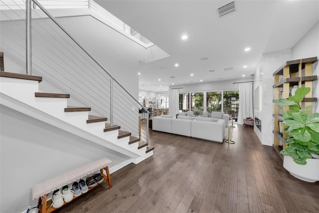 出租: $13,500 (5 贝兹, 4 浴室, 4149 平方英尺)