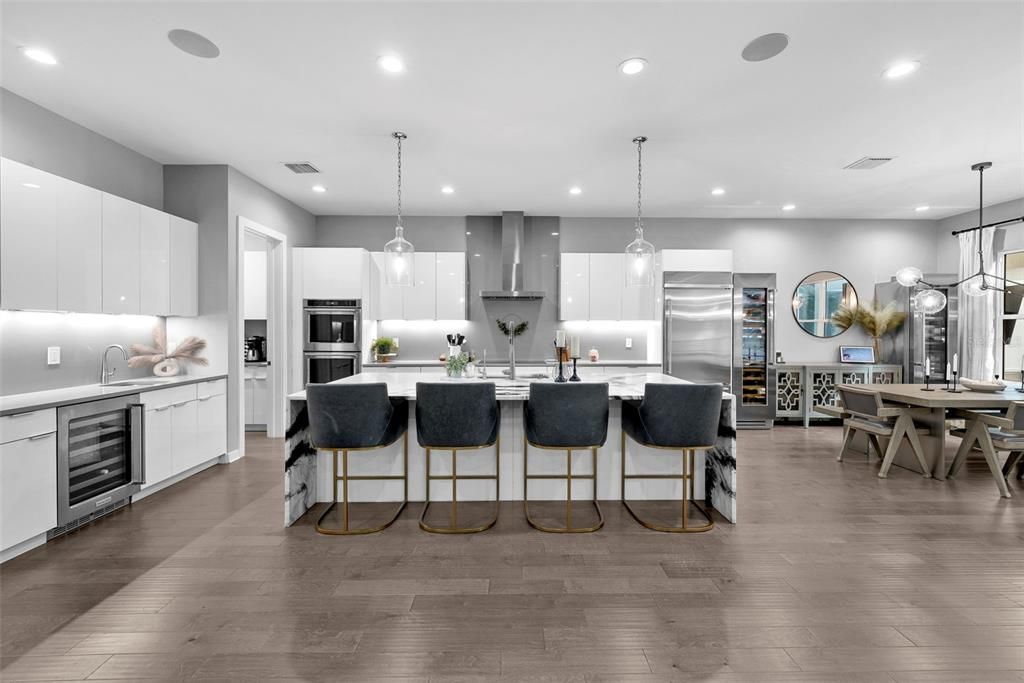 出租: $13,500 (5 贝兹, 4 浴室, 4149 平方英尺)