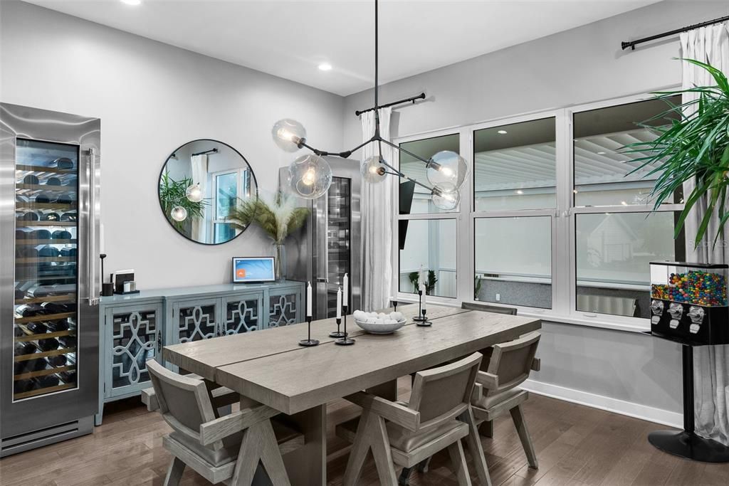 出租: $13,500 (5 贝兹, 4 浴室, 4149 平方英尺)