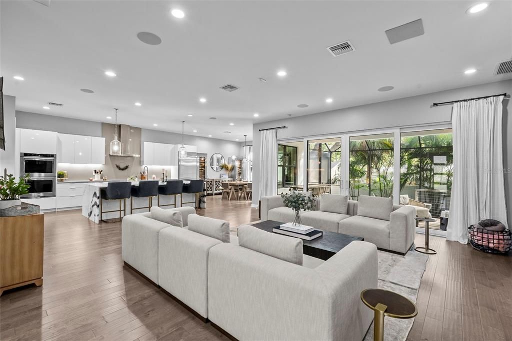 出租: $13,500 (5 贝兹, 4 浴室, 4149 平方英尺)