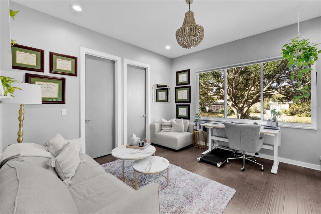 出租: $13,500 (5 贝兹, 4 浴室, 4149 平方英尺)